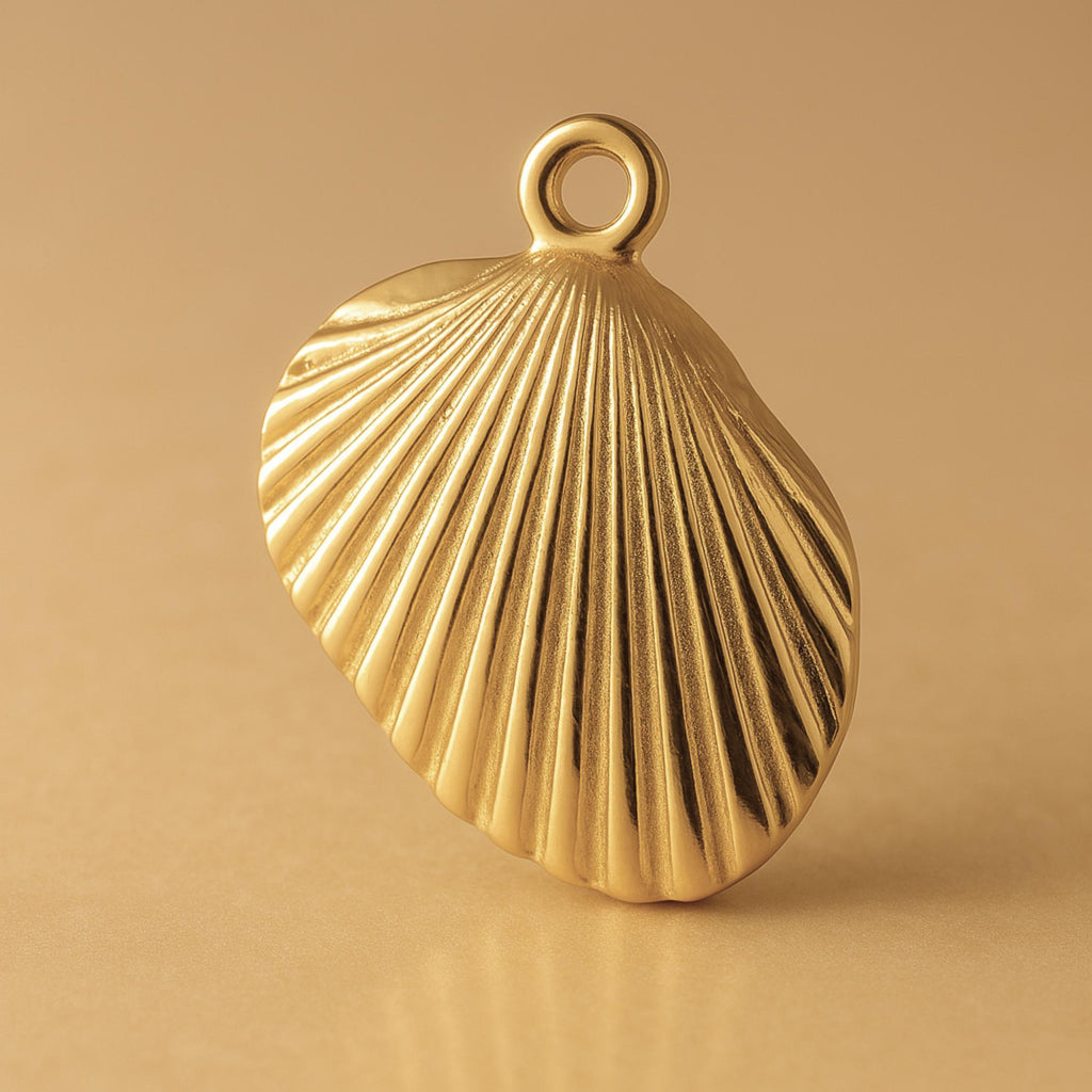 18ct Yellow Gold - Clam Beach Shell Charm