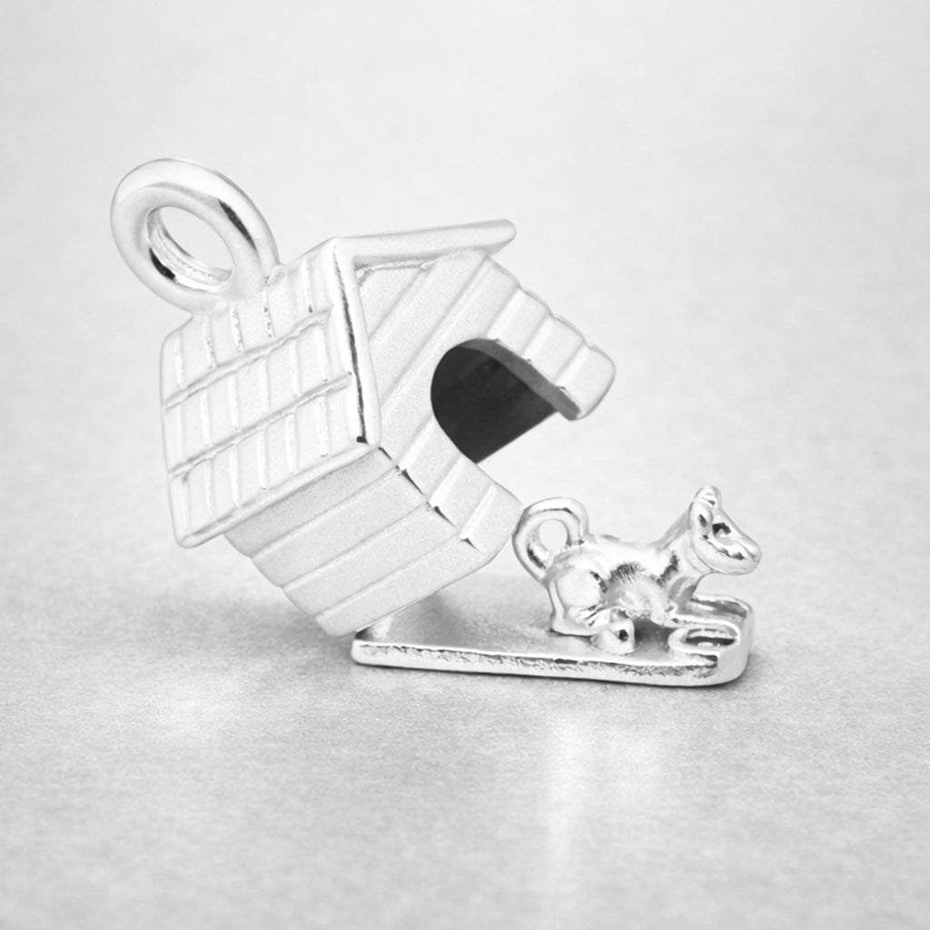 940 Argentium Silver - Dog in Kennel Charm